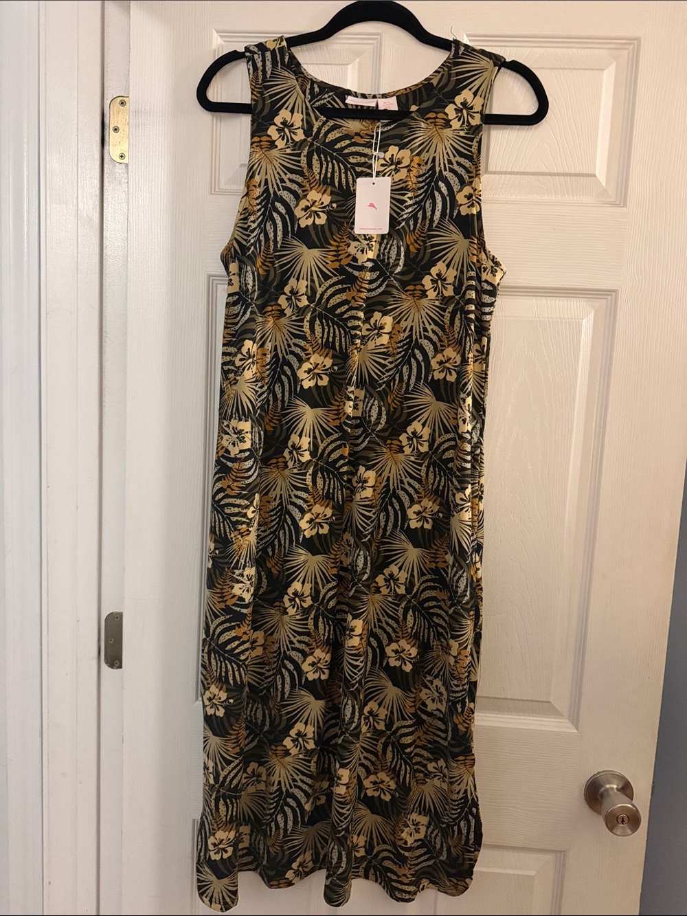 Tommy Bahama sleepwear with black Gold Tropical Print with pockets